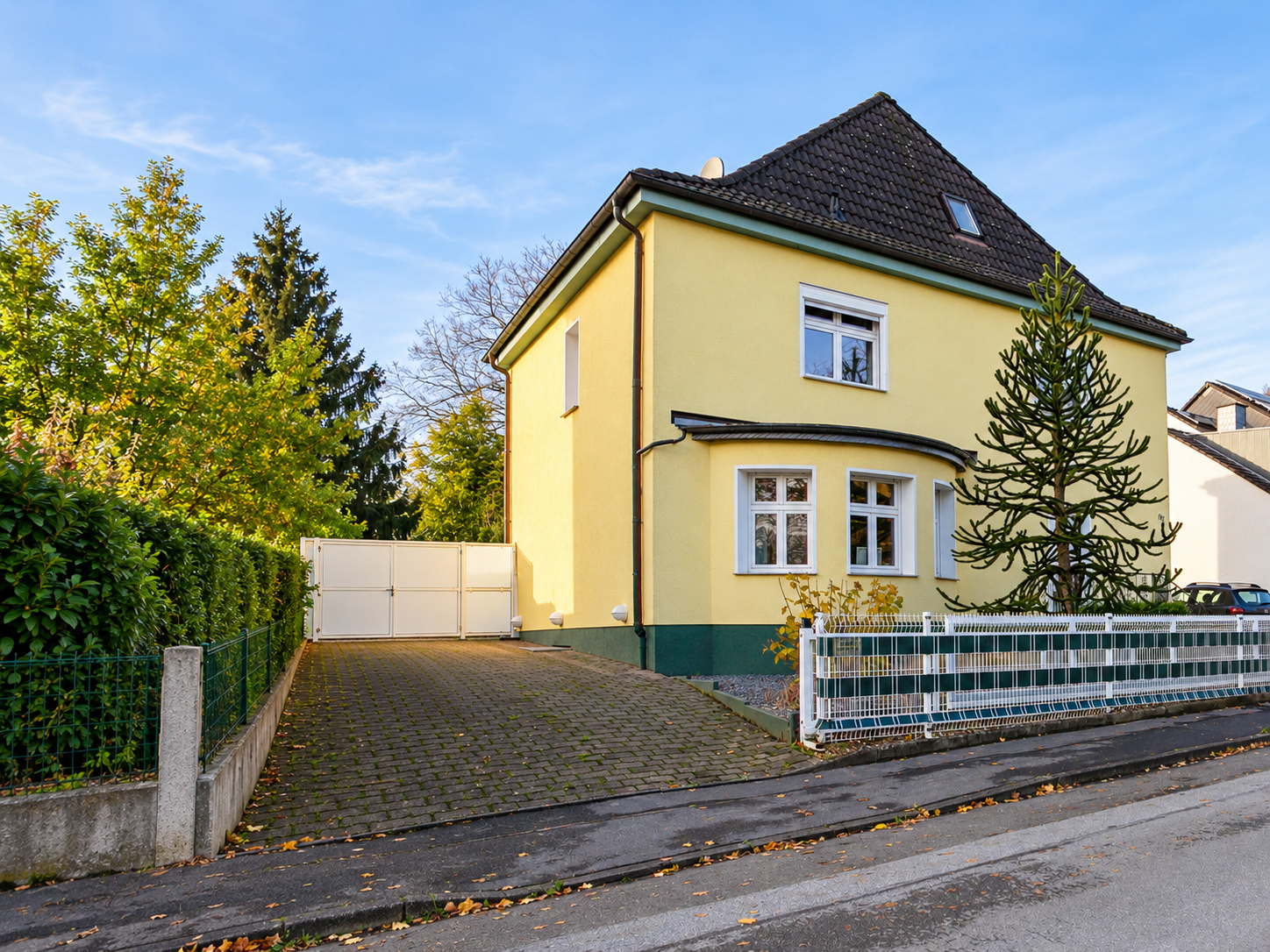 Immobilienangebote 14 Pale gelbes Haus mit Garten und Einfahrt Finanzwerk Steffen Hagen