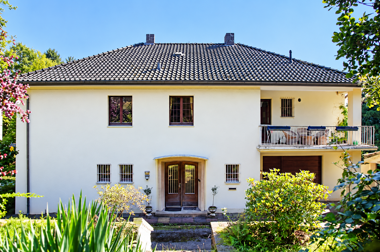Immobilienangebote 9 Sonnige Villa mit Garten und Balkon Finanzwerk Steffen Hagen